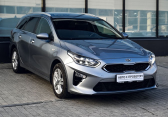 Подержанный автомобиль Kia Ceed Wagon 2019 года (7 фото)