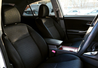 Подержанный автомобиль Toyota Allion 2010 года (9 фото)