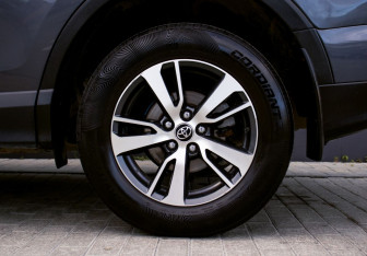Подержанный автомобиль Toyota RAV4 2016 года (22 фото)