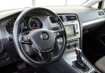 Подержанный автомобиль Volkswagen Golf Hatchback 2015 года (10 фото)