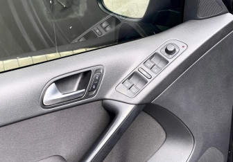 Подержанный автомобиль Volkswagen Tiguan 2012 года (14 фото)