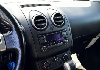Подержанный автомобиль Nissan Qashqai 2012 года (11 фото)