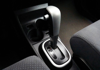 Подержанный автомобиль Nissan Tiida Hatchback 2011 года (13 фото)