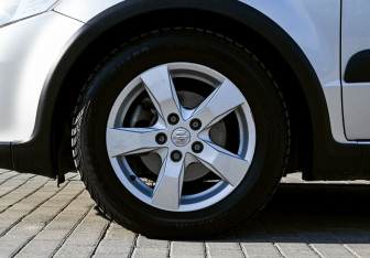 Подержанный автомобиль Suzuki SX4 Sedan 2011 года (20 фото)