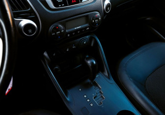 Подержанный автомобиль Hyundai ix35 2012 года (14 фото)