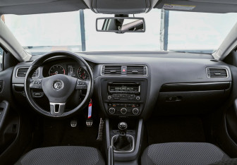 Подержанный автомобиль Volkswagen Jetta Sedan 2013 года (12 фото)
