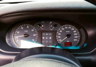 Подержанный автомобиль Renault Megane Sedan 2002 года (9 фото)