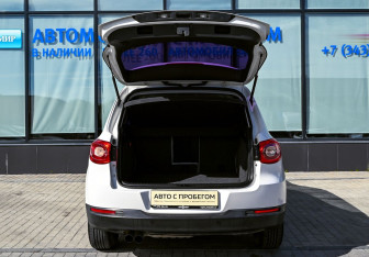 Подержанный автомобиль Volkswagen Tiguan 2010 года (22 фото)