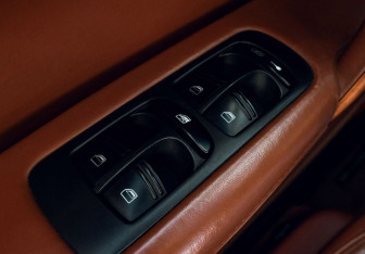 Подержанный автомобиль Porsche Cayenne 2007 года (13 фото)