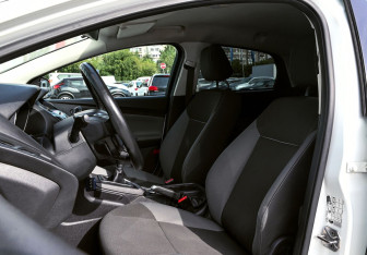 Подержанный автомобиль Ford Focus Hatchback 2011 года (16 фото)