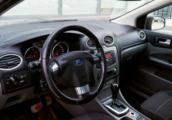 Подержанный автомобиль Ford Focus Hatchback 2010 года (14 фото)