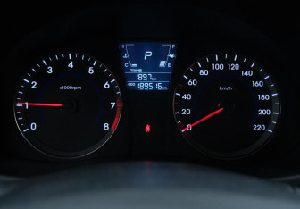 Подержанный автомобиль Hyundai Solaris Sedan 2011 года (14 фото)