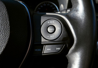 Подержанный автомобиль Toyota RAV4 2021 года (12 фото)