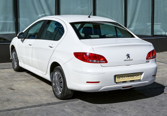 Подержанный автомобиль Peugeot 408 2013 года (3 фото)