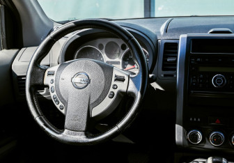 Подержанный автомобиль Nissan X-Trail 2008 года (19 фото)
