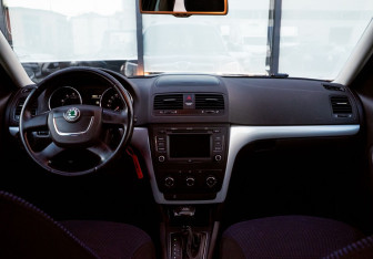 Подержанный автомобиль Skoda Yeti 2011 года (16 фото)