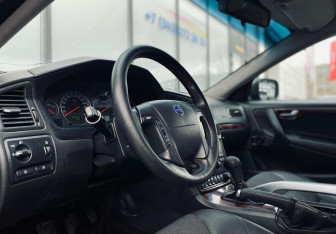 Подержанный автомобиль Volvo XC70 2006 года (10 фото)