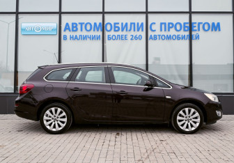 Подержанный автомобиль Opel Astra Wagon 2012 года (6 фото)