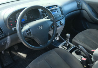 Подержанный автомобиль Hyundai Elantra Sedan 2008 года (9 фото)