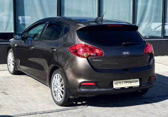 Подержанный автомобиль Kia Ceed Hatchback 2014 года (3 фото)