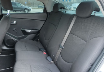 Подержанный автомобиль Kia Rio Sedan 2014 года (17 фото)