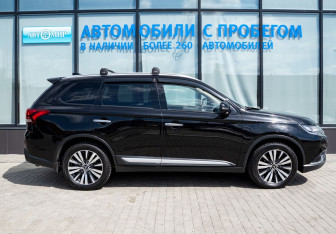 Подержанный автомобиль Mitsubishi Outlander 2018 года (6 фото)
