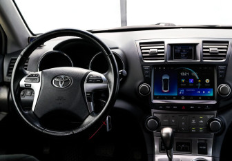 Подержанный автомобиль Toyota Highlander 2012 года (19 фото)