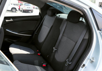 Подержанный автомобиль Hyundai Solaris Sedan 2010 года (15 фото)
