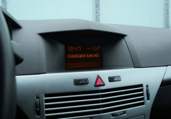 Подержанный автомобиль Opel Astra Sedan 2012 года (12 фото)