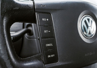 Подержанный автомобиль Volkswagen Touareg 2006 года (13 фото)