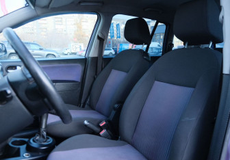 Подержанный автомобиль Ford Fusion 2006 года (16 фото)