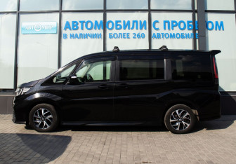 Подержанный автомобиль Honda Stepwgn 2017 года (2 фото)
