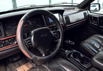 Подержанный автомобиль Jeep Grand Cherokee 1995 года (16 фото)