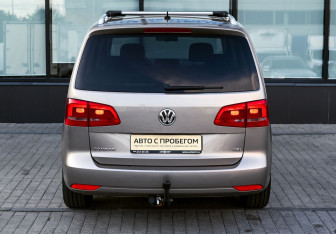 Подержанный автомобиль Volkswagen Touran 2012 года (4 фото)