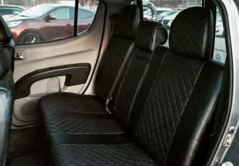 Подержанный автомобиль Mitsubishi L200 2012 года (14 фото)