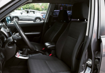 Подержанный автомобиль Suzuki Grand Vitara 2013 года (15 фото)