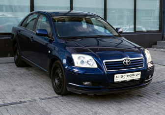 Подержанный автомобиль Toyota Avensis Liftback 2005 года (7 фото)