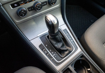 Подержанный автомобиль Volkswagen Golf Hatchback 2015 года (16 фото)