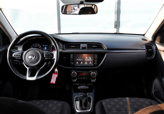 Подержанный автомобиль Kia Rio Hatchback 2020 года (18 фото)