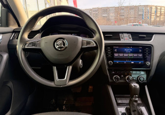 Подержанный автомобиль Skoda Octavia Liftback 2019 года (13 фото)