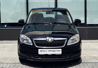 Подержанный автомобиль Skoda Fabia Hatchback 2010 года (8 фото)