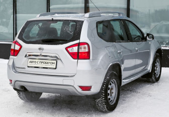 Подержанный автомобиль Nissan Terrano 2017 года (5 фото)