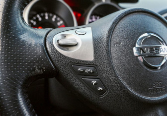 Подержанный автомобиль Nissan Juke 2011 года (10 фото)