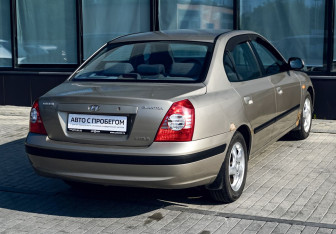 Подержанный автомобиль Hyundai Elantra Sedan 2005 года (5 фото)