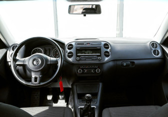 Подержанный автомобиль Volkswagen Tiguan 2013 года (16 фото)