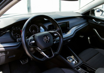 Подержанный автомобиль Skoda Octavia Liftback 2020 года (16 фото)