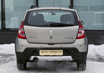 Подержанный автомобиль Renault Sandero 2012 года (4 фото)