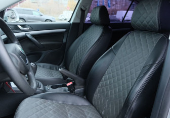 Подержанный автомобиль Skoda Octavia Liftback 2012 года (16 фото)