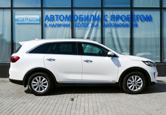 Подержанный автомобиль Kia Sorento 2018 года (6 фото)