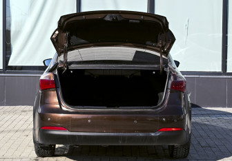 Подержанный автомобиль Kia Cerato Sedan 2015 года (20 фото)